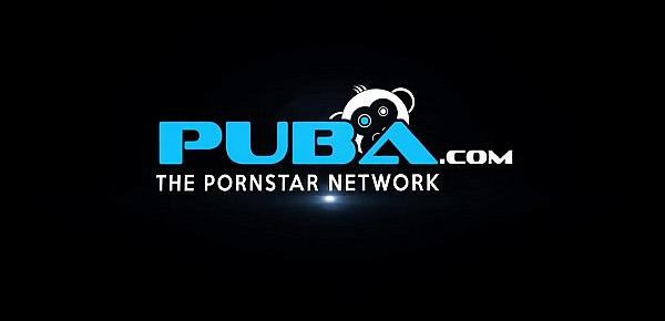  London Keyes and Charmaine Starr eat pussy